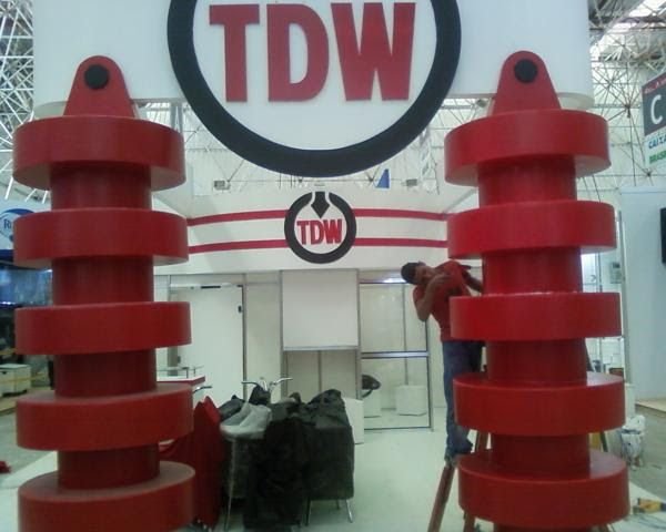 KM Cenografia e Marcenaria LTDA 2 KM Cenografia e Marcenaria LTDA Rio de Janeiro 1