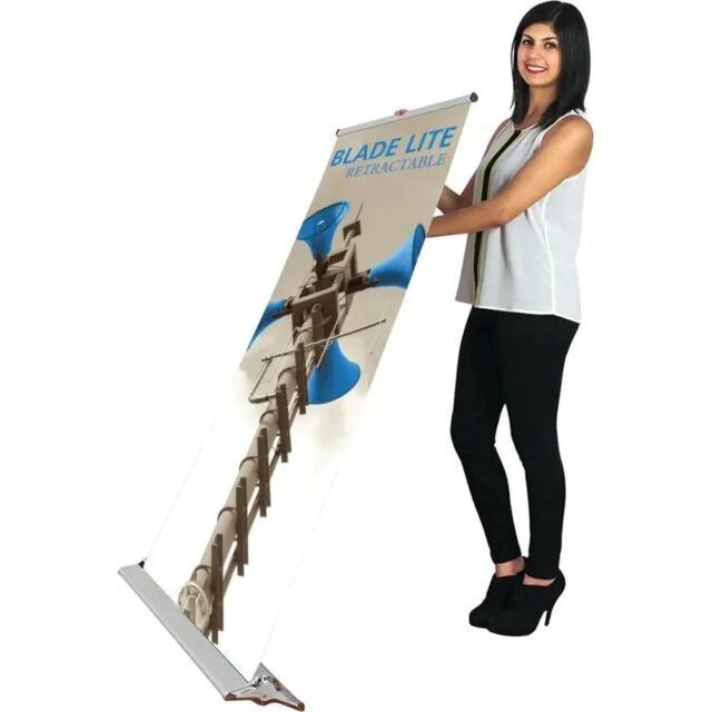 Blade Lite 920 Retractable Banner Stand   33.5inW
